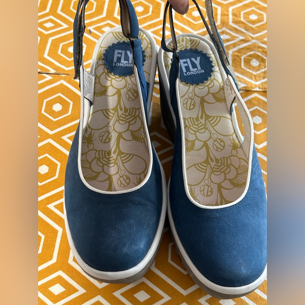 Fun Fly by London Wedge.